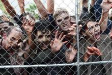 جنجال در پشت صحنه مردگان متحرک/ خانم بازیگر: به من دست درازی شد