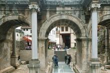 گزارش آگهی/ دروازه هادریان از جاذبه‌های گردشگری آنتالیا