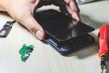 دلایل کار نکردن تاچ گوشی آیفون