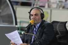 کنایه مجری مشهور به جواد خیابانی در برنامه زنده!