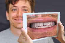 آینه مجازی لبخندتان را قبل از جراحی دندان نشان می‌دهد