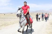 تصاویری عجیب از علی دایی در تمرینات تیمش!