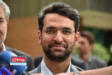 سوالات مردم از وزیر جوان در متروسواری؛ از دلیل فیلتر تلگرام تا آینده‌ی اینستاگرام؛ از تبلیغ بیمه‌ی عمر تا شوخی پیرامون کامنت‌های پست خبرخوب