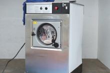 مردی در لباسشویی خودش را شست (+تصاویر) 