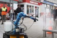 استفاده از روبات برای پاکیزه کردن شهر از کووید-۱۹