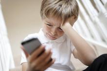 مچ دست، قربانی اعتیاد به شبکه‌های اجتماعی و بازی‌های آنلاین