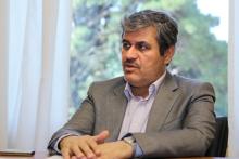 آذری جهرمی بر جوزه‌ی خود مسلط است و انگیزه‌ی بالایی دارد