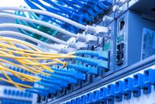 معزی: پذیرش اختلالات اینترنتی توسط رییس دولت سیزدهم، گامی رو به جلوست