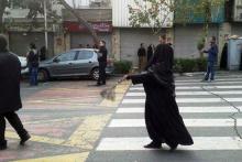 تصاویر/ حضور زنان زنجیر زن در یک دسته عزاداری