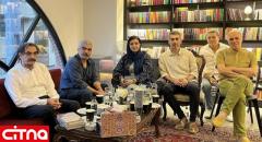 شوالیه آواز ایران مهمان زیدان استقلالی‌ها و همسرش