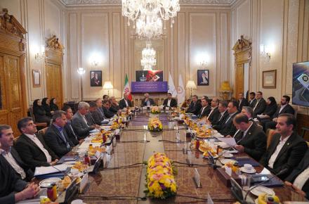 وزیر امور اقتصادی و دارایی