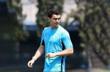 رستم آشورماتوف