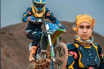 النا معدنی‌پور