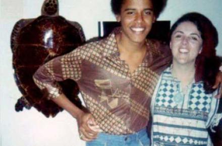 تصاویر باراک اوباما در کنار پدر سیاه پوست و مادر سفید پوستش