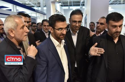 حضور آذری جهرمی در غرفه‌ی "سیتنا" در ایران تلکام 2017 (+تصاویر)