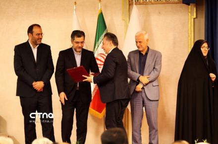 دریافت لوح زرین جشنواره ملی فن آفرینی شیخ بهایی توسط داوود‌ ادیب