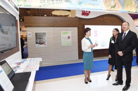 تصاویر/ بازدید رئیس جمهور آذربایجان و همسرش از نمایشگاه باکوتل