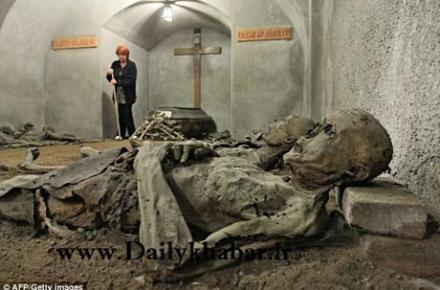 12+/ جذب توریست با نمایش جسد مردگان! 