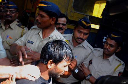 عاملان تجاوز گروهی به خبرنگار هندی به اعدام محکوم شدند +عکس