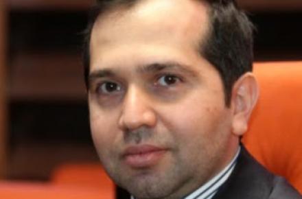 تاثیر اینترنت بر رسانه‌ها و روزنامه‌نگاری بررسی می‌شود