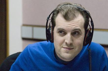 دبیر بخش دیجیتال مجله اکونومیست: اینترنت نسخه جدید «افیون توده‌ها» است/ توئیتر و فیس‌بوک در نظر اول شبیه «بازار مکاره» است