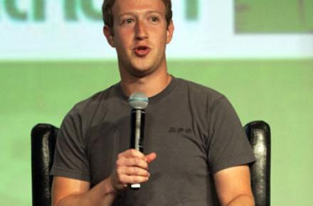 جوان میلیاردر فیس بوک که فقط یک لباس می‌پوشد! + تصویر