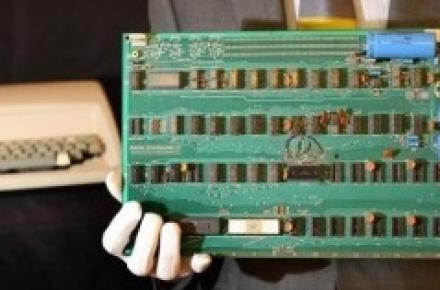 905 هزار دلار برای یکی از اولین محصولات اپل (+عکس)