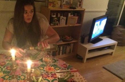 آگهی‎های اینترنتی برای فروش دوست خیالی یک دختر جوان! +تصاویر