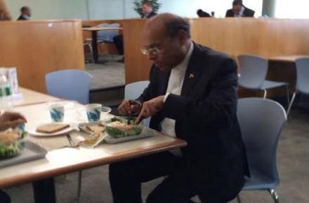 شگفتی کاربران از مشاهده‎ی تصویر آقای رئیس جمهور در آمریکا