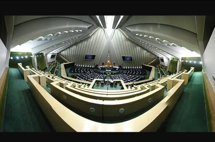 پاسخ به مطالبه مغایر با قانون برنامه توسعه 10 نماینده از وزیر ارتباطات