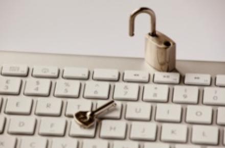 سارق ده‌ها هزار شماره کارت اعتباری در آمریکا بازداشت شد