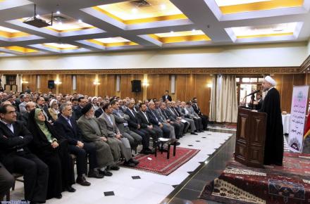 رییس‌ جمهور در ضیافت افطار اعضای دولت، تاکید کرد: فعال‌تر شدن وزارت ارتباطات برای ایجاد و تقویت دولت الکترونیک 