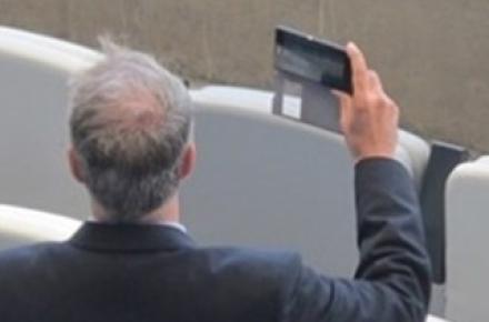 تلاش بی نتیجه کفاشیان برای گرفتن عکس یادگاری با مسی!