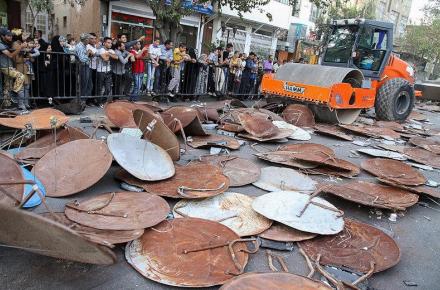 وزیر ارشاد: "به جای استفاده بهینه از ماهواره فکر می‌کنیم چطور رویش پارازیت بیندازیم"