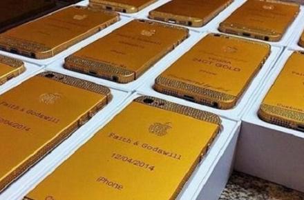 گوشی آیفون، هدیه‌ آقای رئیس‌ جمهور به‌ مهمانان‌ دامادی پسرش! +تصاویر