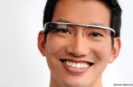 عینک‌های هوشمند گوگل زیباتر می‌شوند/ همکاری شرکت گوگل با سازنده‎ی عینک‎های "ری بن"