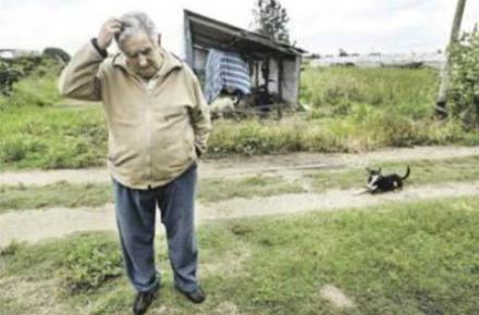 استقبال ار انتشار عکس‎های فقیرترین رئیس جمهور دنیا در اینترنت (+تصاویر)