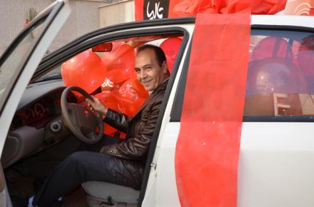 اهدای خودروی سمند به برنده خوش شانس جشنواره آفتاب تالیا +تصاویر