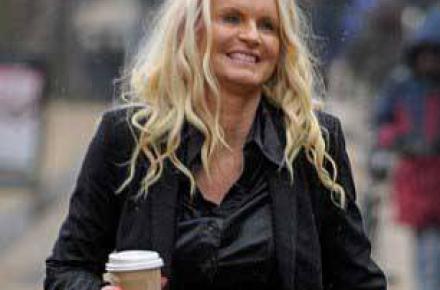 تصاویر غیراخلاقی کارمند زن باشگاه فوتبال در ایمیل بازیکنان (+عکس)