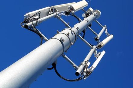 زنگ خطر تاثیر دکل‌های تلفن همراه بر سلامت شهروندان!