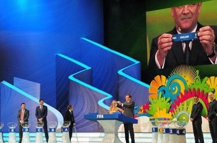 لباس خیلی منشوری مجری مراسم قرعه کشی جام جهانی +عکس