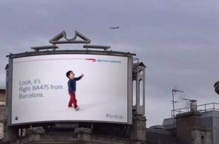 نصب یک بیلبورد تبلیغاتی هوشمند جالب +عکس