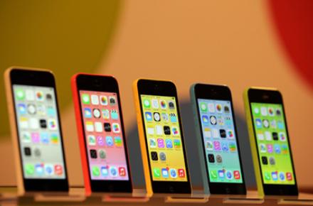 تولید گوشی ارزان قیمت آیفون 5C به نصف کاهش می‎یابد