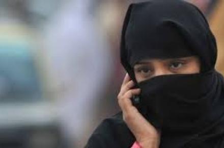 سنگسار یک زن پاکستانی به بهانه همراه داشتن موبایل! 