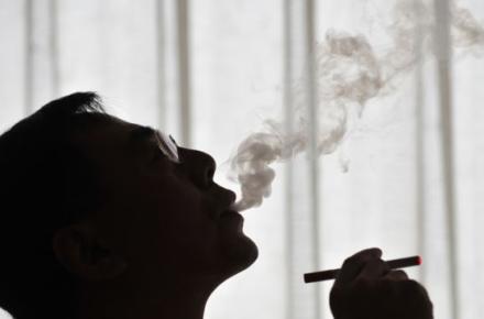 ضرر سیگارهای الکترونیک به اندازه نوشیدن قهوه است 