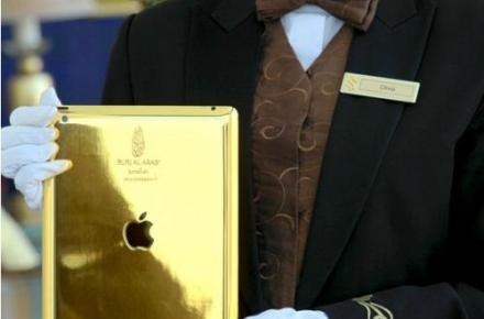 به مهمانان این هتل آیپد بدنه طلایی می‎دهند+ عکس
