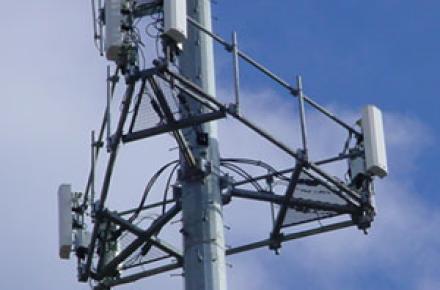 وقتی مسوولان خطرناک بودن آنتن‎های موبایل را منکر می‎شوند!