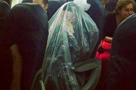 جنجال در شبکه‎های اجتماعی در پی اقدام عجیب یک یهودی در هواپیما +عکس