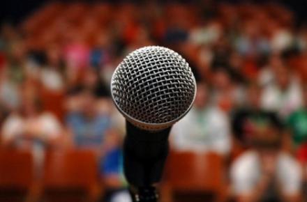 اخراج مجری صداوسیما به جرم استفاده‎ از واژه‎ی SMS