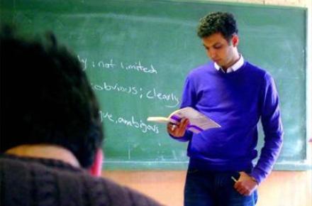 عادل فردوسی پور سر کلاس درس+ عکس